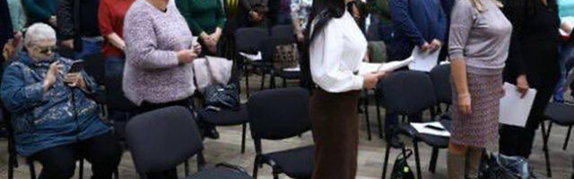 Venemaa Karjalas sai trahvi naine, kes keeldus hümni mängimise ajal püsti tõusmast