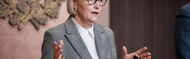 Haridusminister Kristina Kallas pidas Kohtla-Järve gümnaasiumi lõpuaktusel osaliselt venekeelse kõne