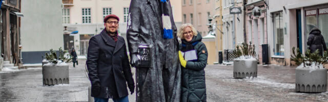 Eesti suurkujud said riigi sünnipäeva puhul kaela sinimustvalged sallid