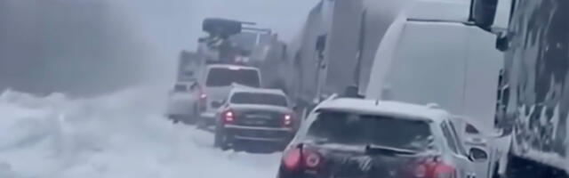 VIDEO: Ukrainas on maanteel hullumaja, sest pole, kes lund lükkaks