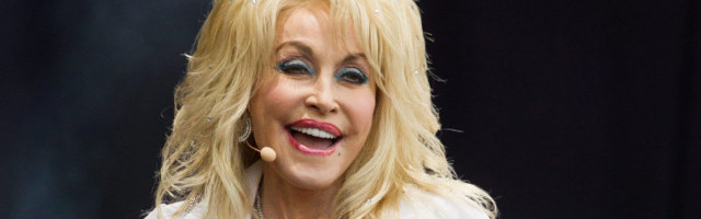 Pidev kodus olemine tekitab masendust? 74aastane laulja Dolly Parton jagab ühe kasuliku nipi, kuidas tuju tõsta