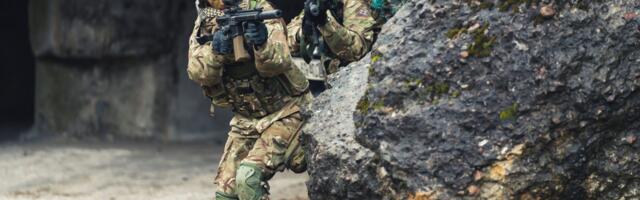 Ühendkuningriigi relvajõud värbavad valgete meeste asemel eeliskorras naisi ja vähemusi