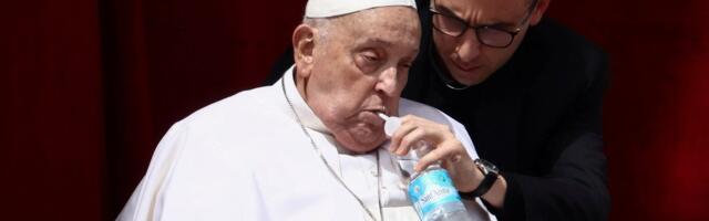 Vaevu kõnelev paavst Franciscus õnnistas Roomas rahvast ja kutsus lõpetama sõda Gazas