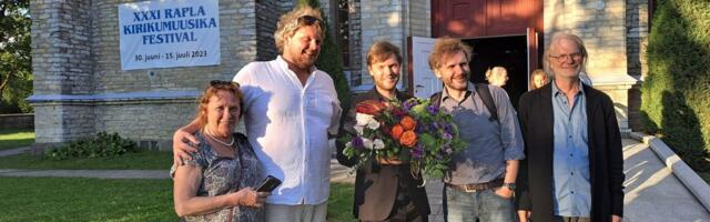 Aasta muusik Pärt Uusberg pere peegeldustes