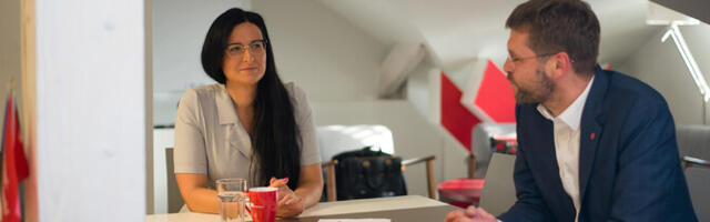 Старейшина Ласнамяэ Юлианна Юрченко получила премию за 10 лет службы в городской системе