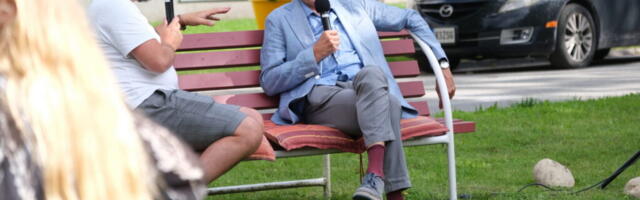 TÕNU ÕNNEPALU HIIU LEHE KOHVIKUS | Kohvik on kirjanikule vaatlemise koht