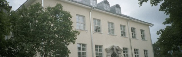 Lugejakiri - Keila koolimaja Eesti Vabadussõja monument