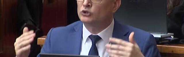 ''MI OVDE NISMO DŽAK ZA UDARANJE, NITI ĆEMO TO DA TRPIMO''! Jovanov oštro odgovorio na uvrede opozicije tokom skupštinske sednice (VIDEO)