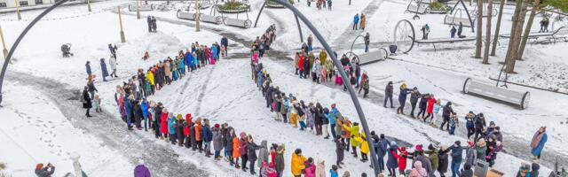 GALERII Suure südame tegu tõi keskväljakule rekordarvu inimesi