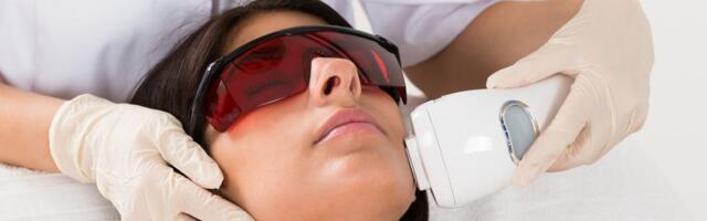 USKUMATUD KAADRID ⟩ Laseriga karvu eemaldanud naise nägu muutus ootamatult malelauaruuduliseks