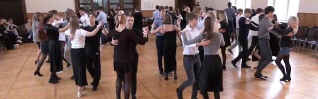 VIDEO. Westholmi gümnaasiumis peeti klassiõhtut Tallinna moodi