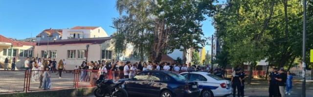 Grupa momaka sa bakljom i palicom napala gimnazijalce u Nišu