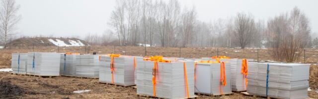 Jõhvis kaks aastat kasutuseta seisnud päikesepark pakiti kokku