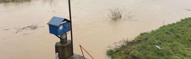 Jadar raste, ali nema mesta panici: Na terenu i džakovi sa peskom