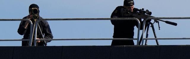 Itaalia jalgpallikoondise MM-valikmängu turvasid snaiprid, tänavatel avaldas meelt üle 10 000 inimesi