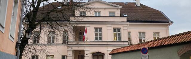 Ülakorruse naaber tilgutab Kanada saatkonnale vett peale