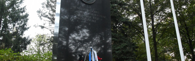 VABADUSE PARGIS TÄHISTATAKSE VABADUSVÕITLUSE PÄEVA