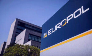 Kontrollühiskond: Europol sai loa kõikide inimeste tegemisi piiramatult jälgida