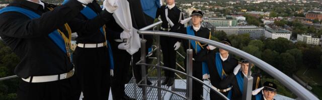 Vastupanuvõitlemise päeva puhul heiskasid riigilipu Pika Hermanni torni traditsiooniliselt Tallinna 21. Kooli noored