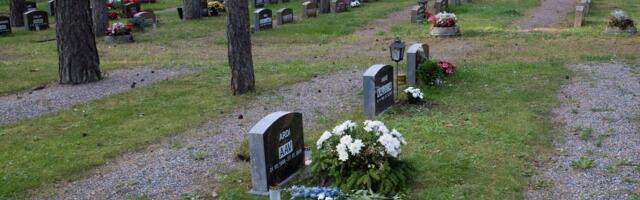 Tallinna kalmistutel võib edaspidi sõita auto ja kergliikuriga, tehisvalgusega küünlad keelatakse