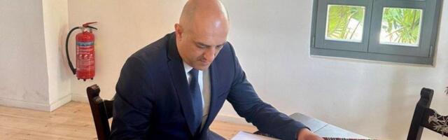 Ambasador Srbije u Grčkoj Nikola Nedeljković položio venac na grob istaknutog grčkog kompozitora i velikog prijatelja srpskog naroda Mikisa Teodorakisa