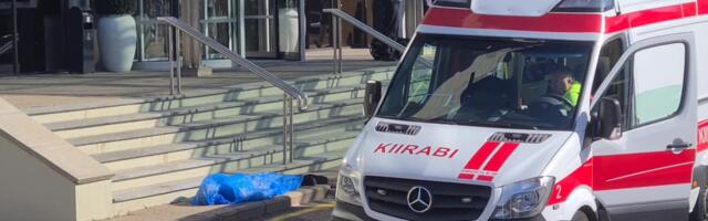 Olümpia hotelli ees lebas treppidel surnud inimene