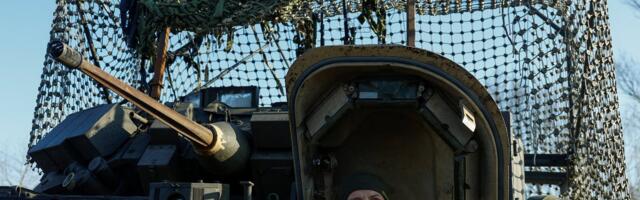 VIDEO | Ameerika päritolu soomuk nüpeldab halastamatult Dnipropetrovski oblastisse tunginud Vene okupante