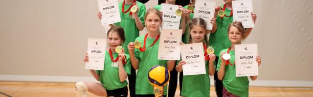 Oru kooli tüdrukud on regiooni parimad rahvastepallurid