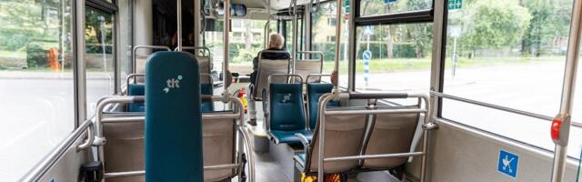 FOTO | KINNI MIS KINNI! Tallinna linnaliinibuss sattus murule lõksu