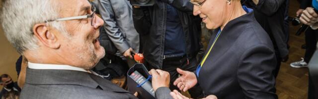 Poliitikud ei kergita võimalikelt presidendikandidaatidelt saladuseloori, kuid esile on kerkinud kaks kantslerit