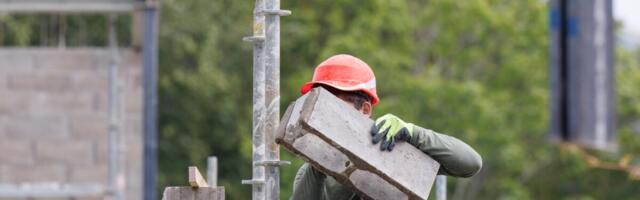 Parim palgamaksja langetas järsult töötajate palka ja ka nende arvu