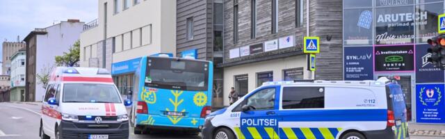 FOTOD | Viljandis sai jalakäija linnaliinibussilt löögi