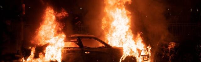 Ovo je devojka čiji je auto zapaljen na Vračaru: Kamere sve snimile ,"reno klio"  poliven benzinom