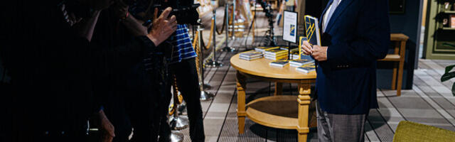 Galerii: Siim Kallas esitles oma uut raamatut
