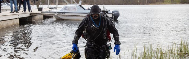 Sukeldujad otsisid talgupäeval Viljandi järve põhjast ankruid