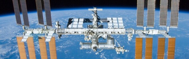 Venelaste mooduli leekidesse lahvatanud sütikud lükkasid ISS-i paigast