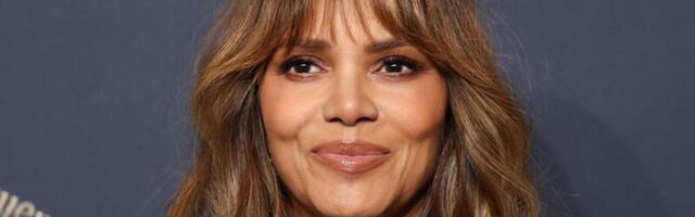 FOTOD | Läks üle piiri? Halle Berry välgutas punasel vaibal häbemepiirkonda