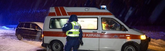 Toris sõitis mees Opeliga teelt välja vastu puud