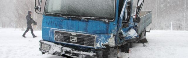 Liiklusõnnetusse sattunud auto juht viidi haiglasse