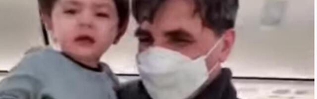 Terve lennukitäis inimesi ühines, et nutvat last lohutada