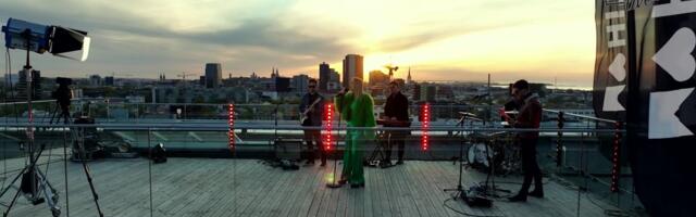 Liis Lemsalu tõusis kõrgustesse ja salvestas «Teesklejate» video Postimehe meediamaja katusel