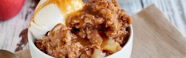 RETSEPT: RAGNE karamellised ahjuõunad jäätisega