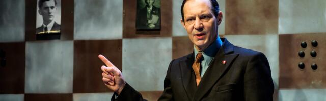 Naivistlik tragifarss halli lipu all