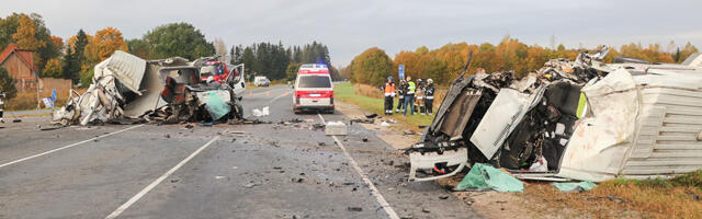 PILDID: kohtutav liiklusõnnetus Tartumaal – kahe kaubiku laupkokkupõrge