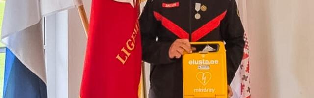 Luhamaa-Nulga vabatahtlik päästekomando sai AED elustamisaparaadi
