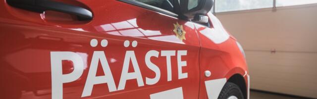 Lasnamäel põleb lahtise leegiga ehituskeemia tehas, ümberkaudsetel elanikel palutakse aknad kinni hoida