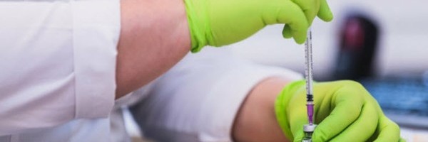 AstraZeneca tarnib Eestisse lähikuudel oodatust rohkem vaktsiini - DELFI