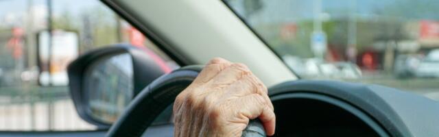 Traagiline liiklusõnnetus tekitab Lätis küsimusi eakate autojuhtimise kohta