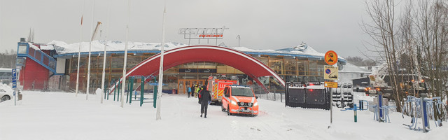 Soomes kukkus lume raskuse all sisse spordihalli katus, õnneks kedagi sees ei olnud