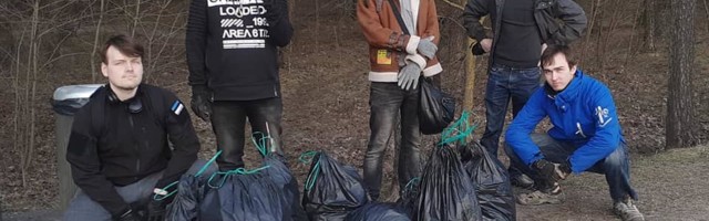 “Sinise Äratuse” noored koristasid terviserajalt prügi